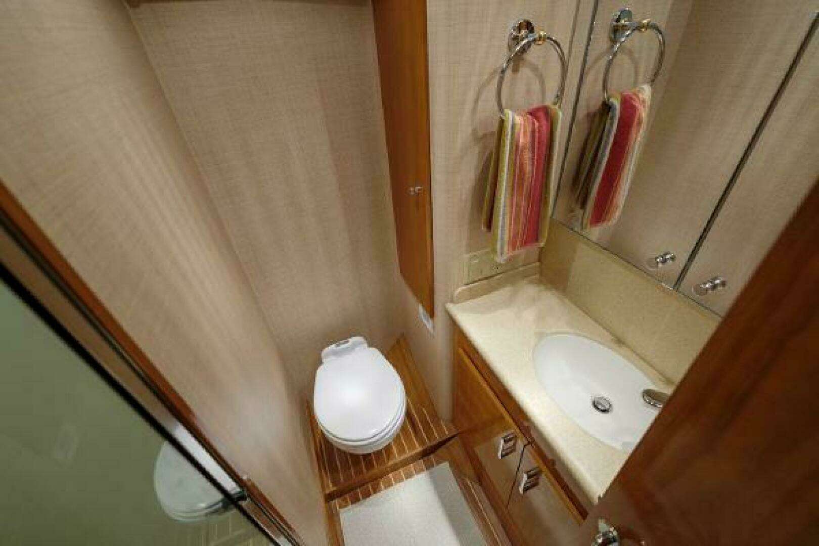 2002 Hatteras 50 Convertible - Image 27