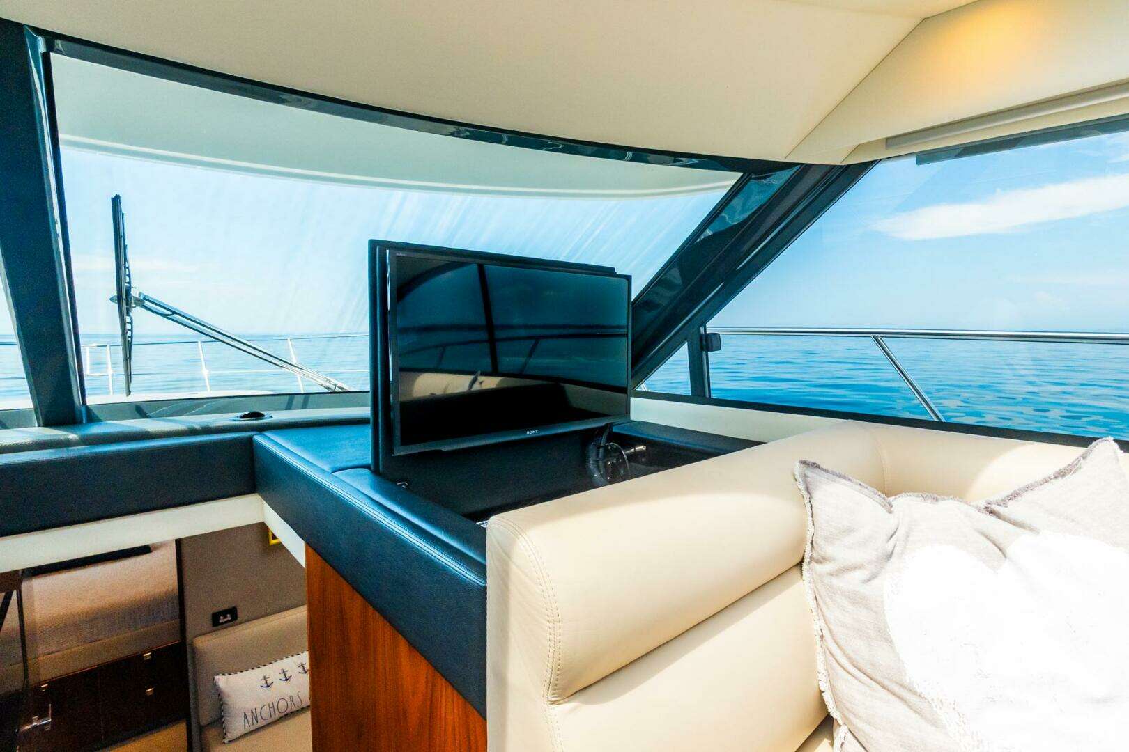 2019 Riviera 4800 Sport Yacht - Image 33