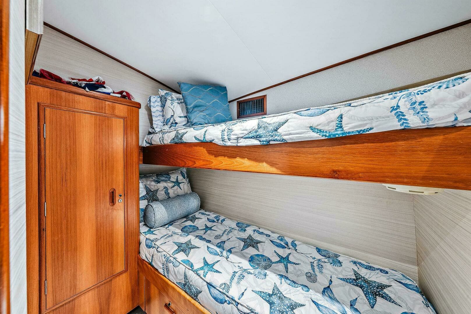 1990 Monterey Custom Sport Fish - Image 24