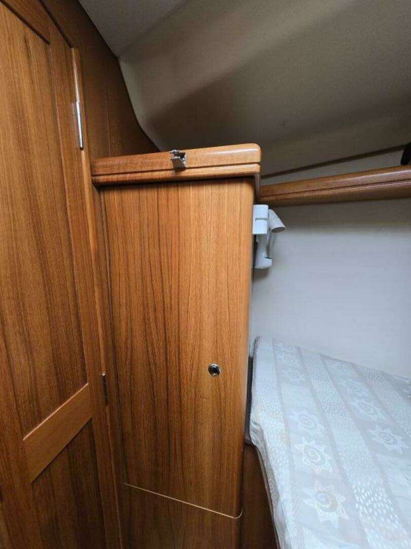 2002 Hunter 356 - Image 14
