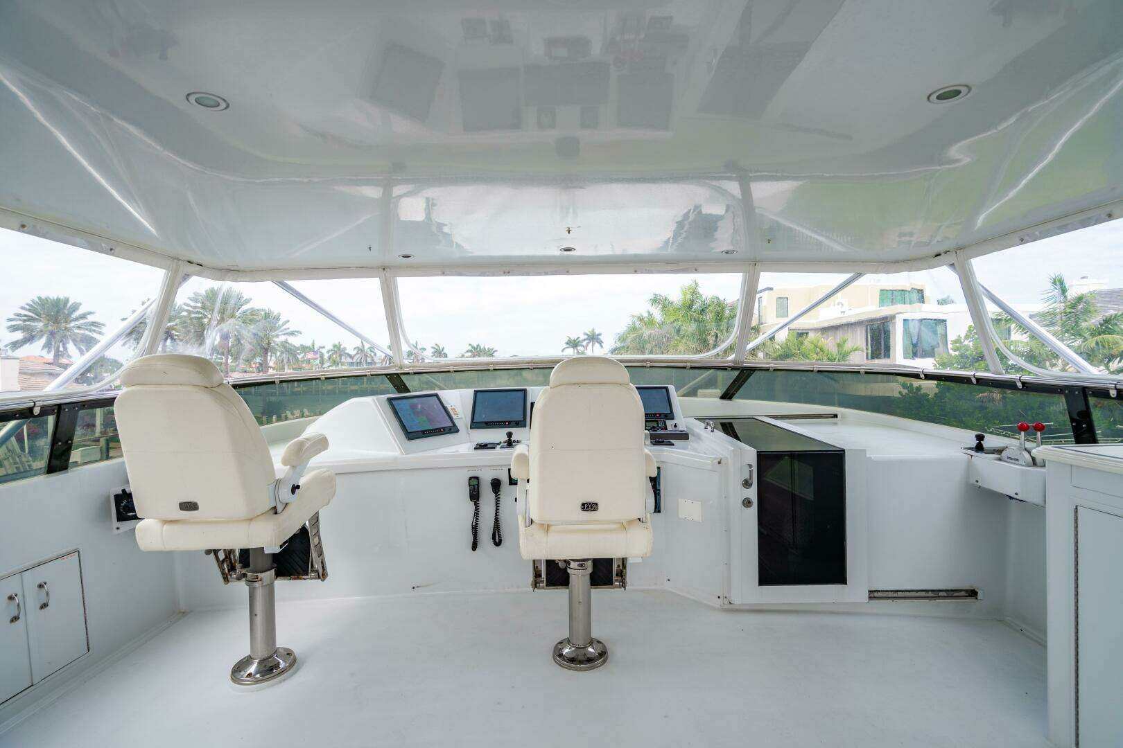 2001 Hatteras 100 Motor Yacht - Image 74