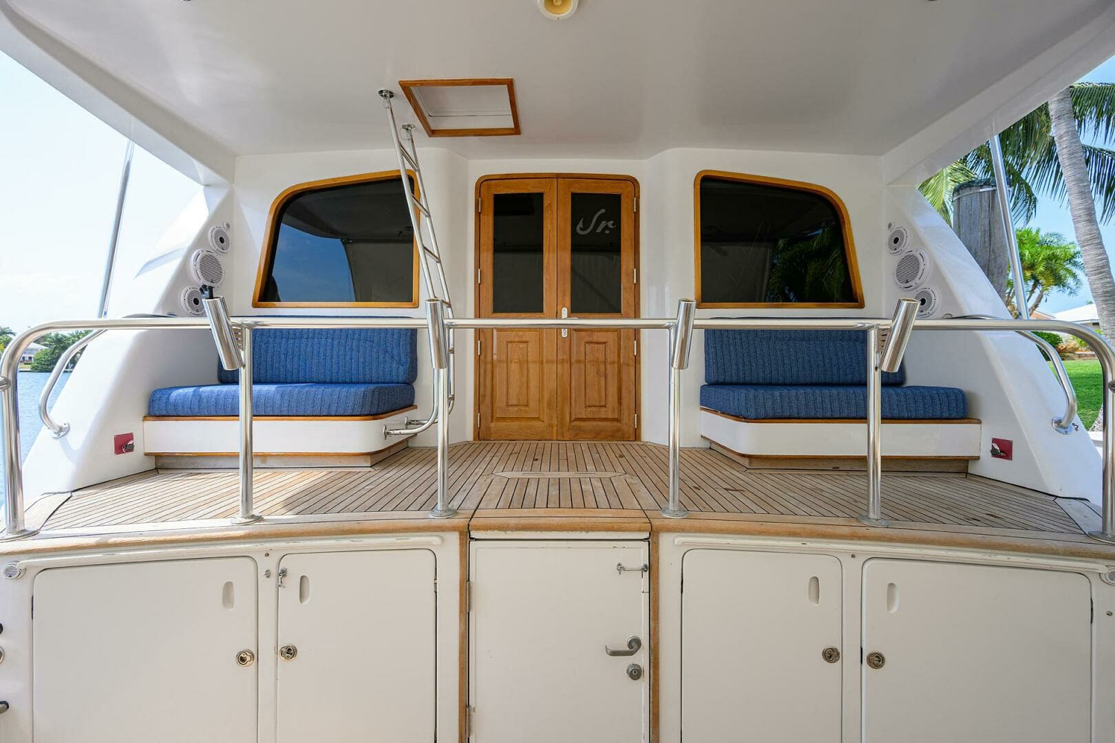 2004 Sea Force IX 82 Enclosed Bridge - Image 16