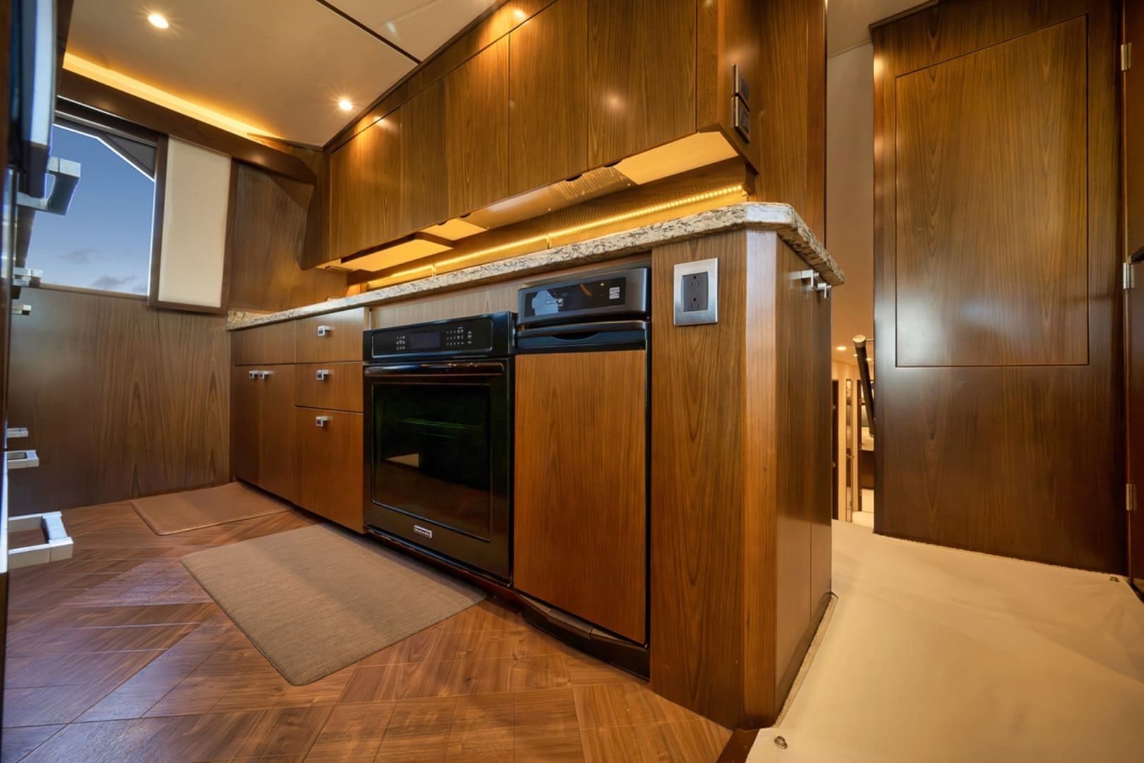 2015 Viking Enclosed Bridge - Image 32