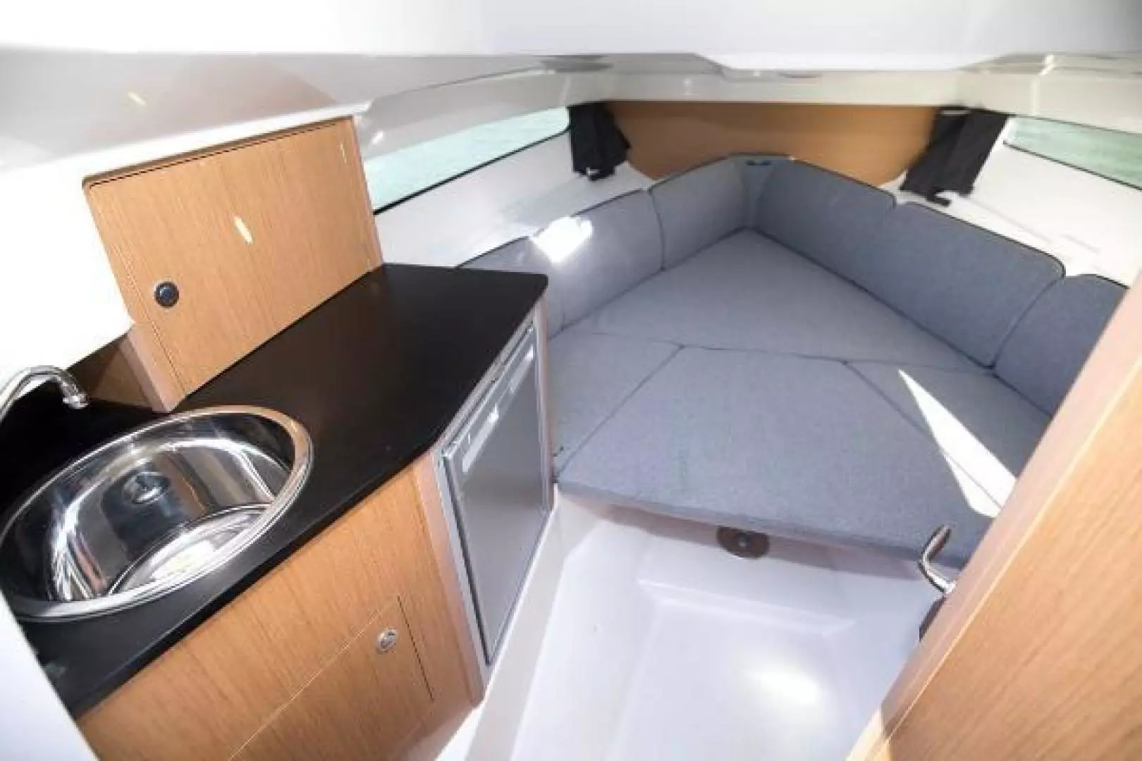 2026 Beneteau Flyer 8 SunDeck - Image 18