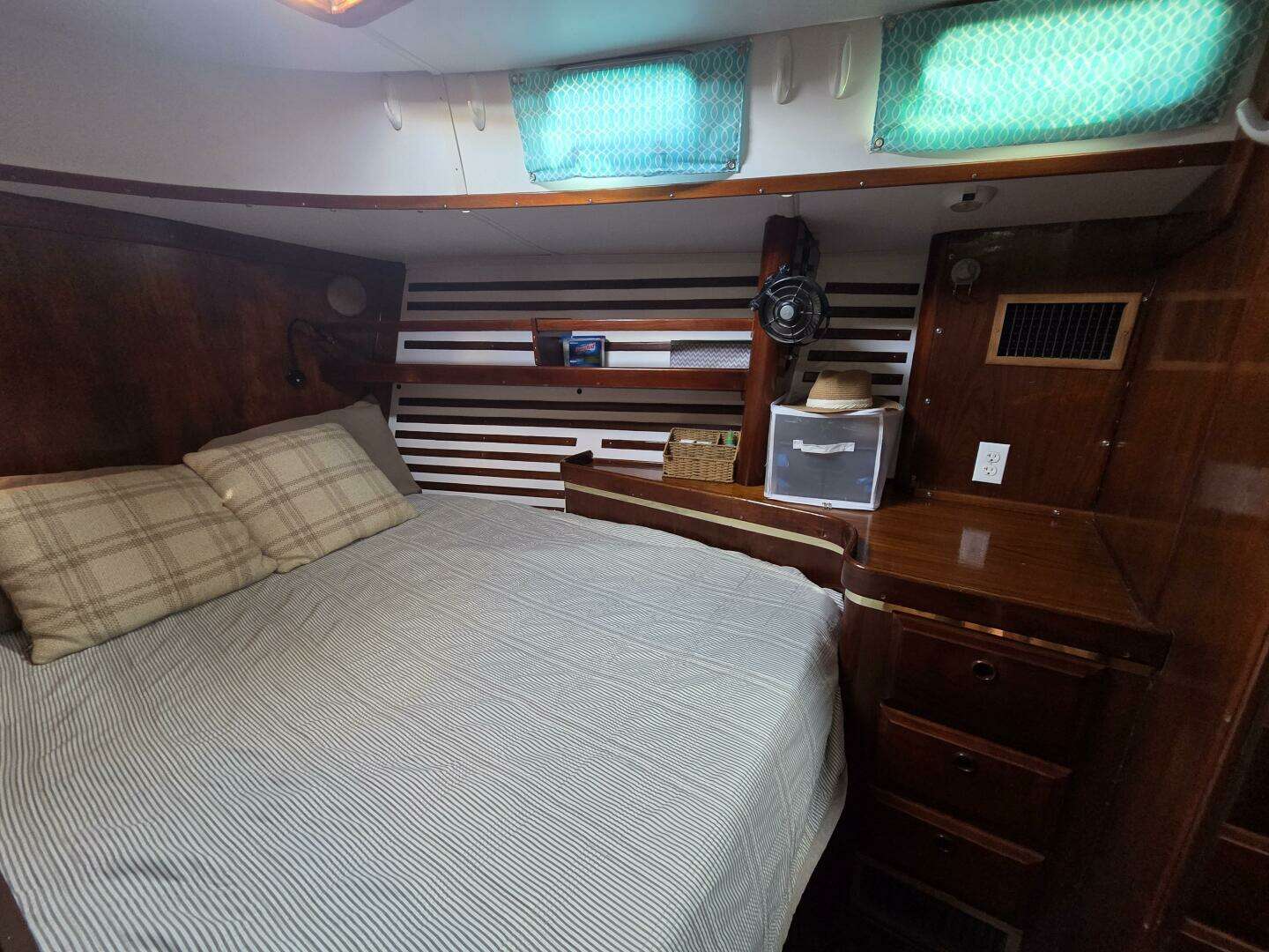 1985 Endeavour 51 - Image 12