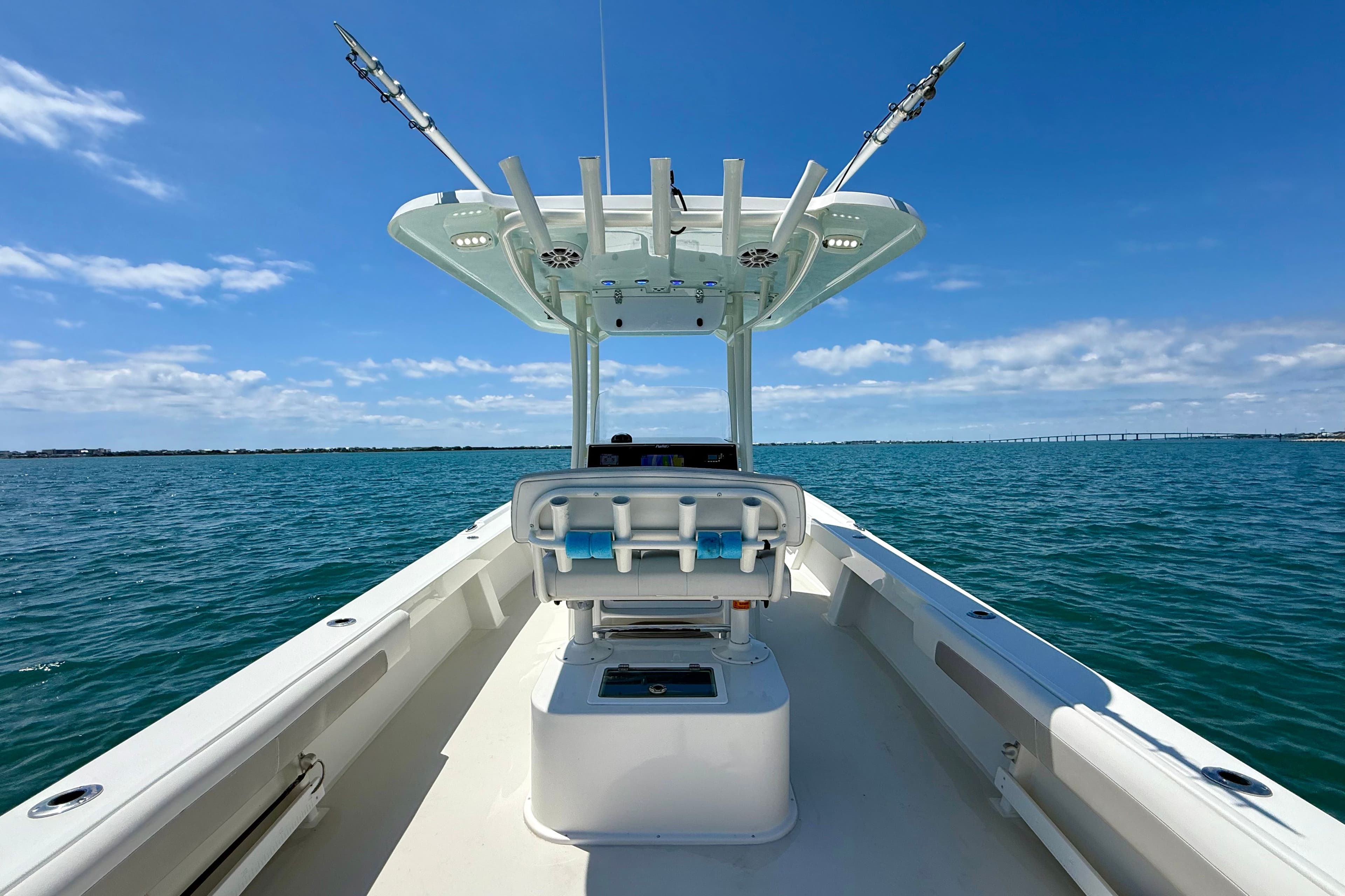 Parker 2801 boat 2022 on open sea under blue sky.