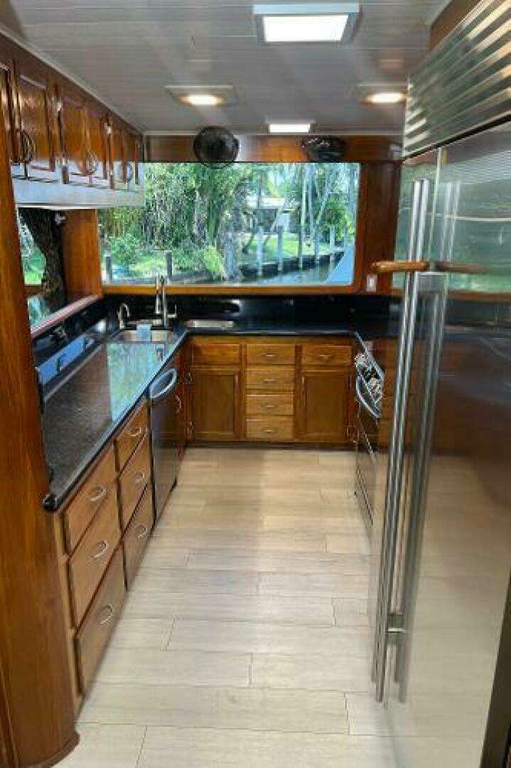 1983 Knight & Carver Custom Trideck - Image 30
