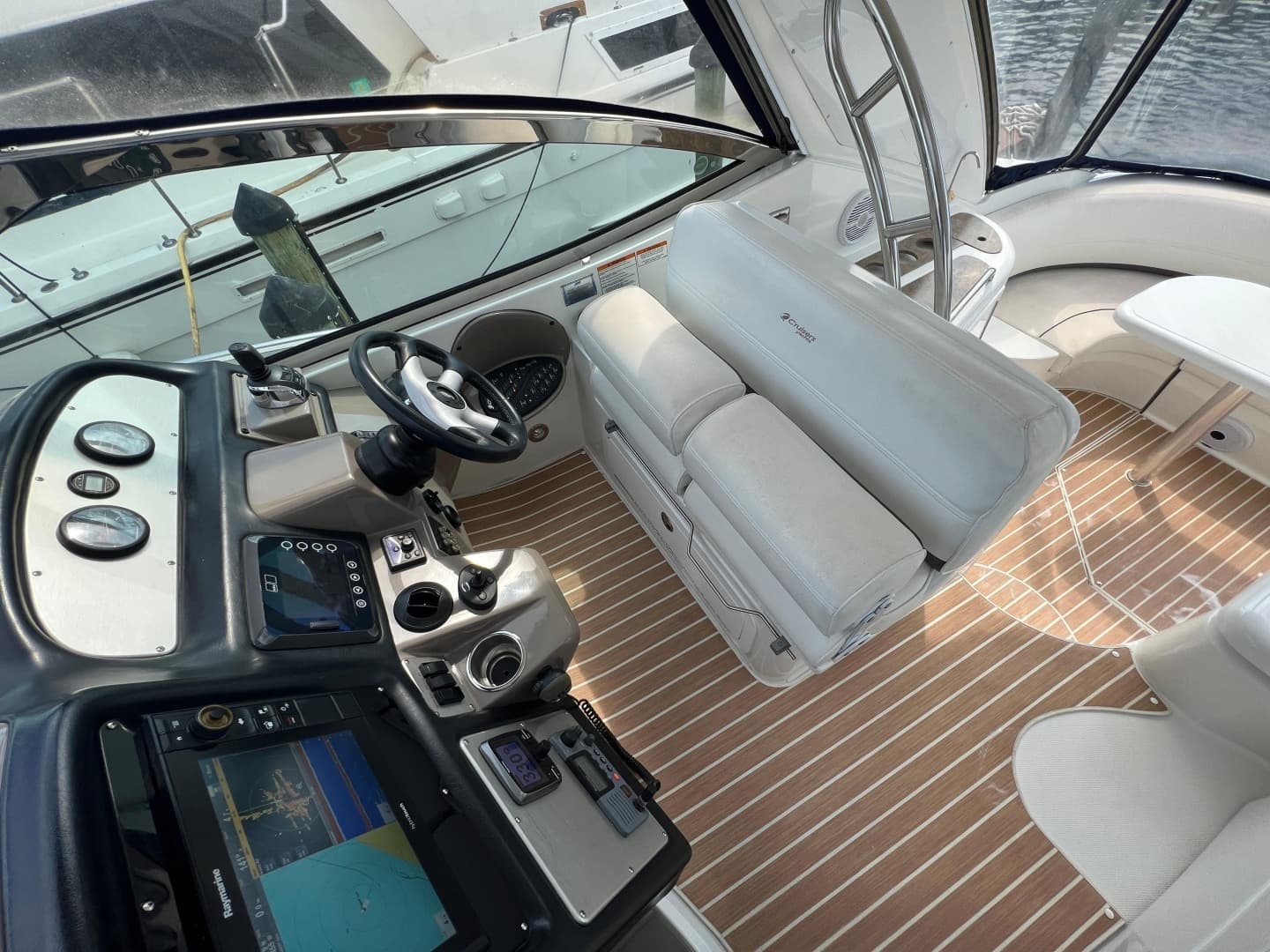 2008 Cruisers Yachts 420 Express - Image 37