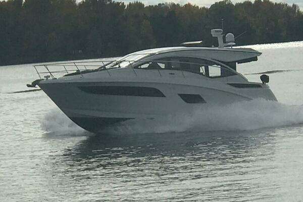 2017 Sea Ray 400 Sundancer - Image 1