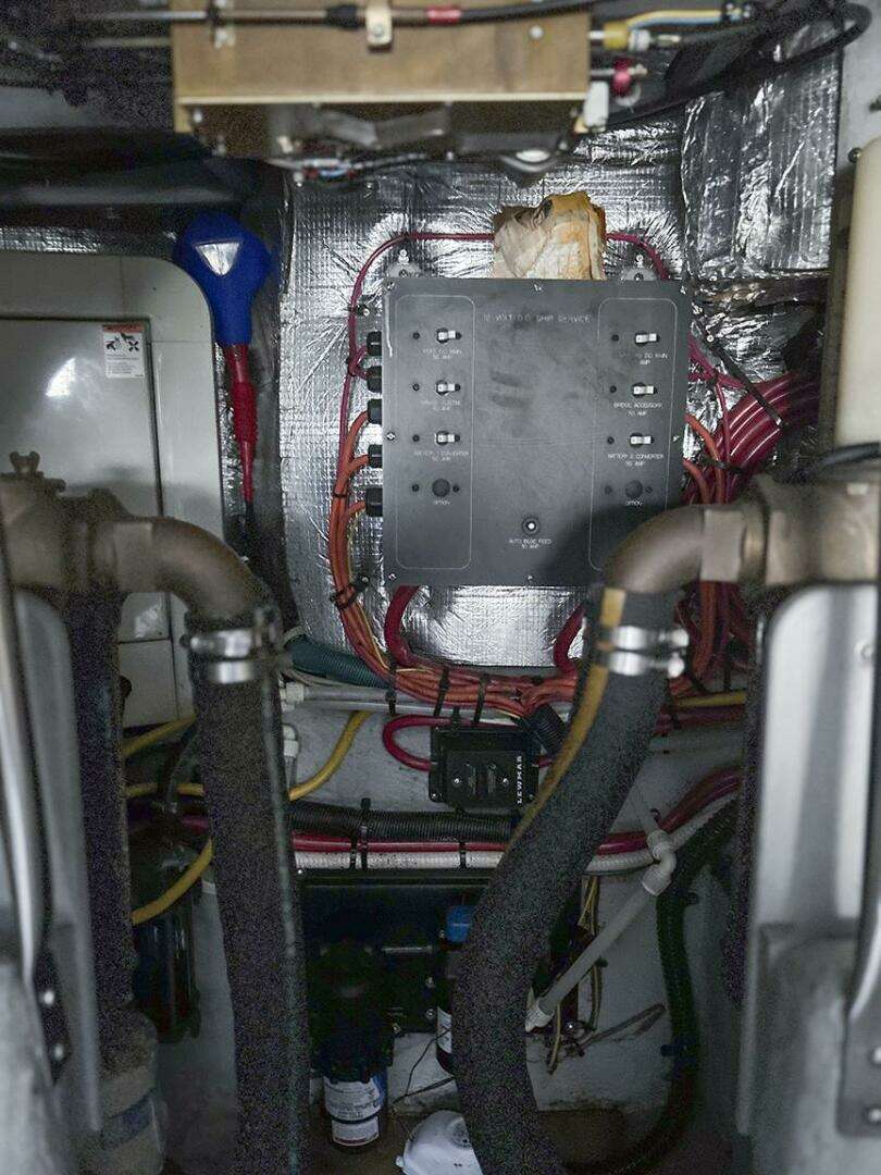 2002 Silverton 42 Convertible - Image 46