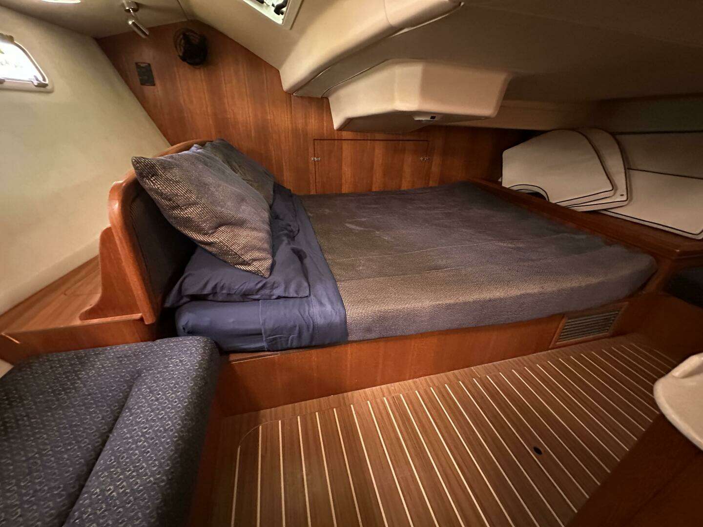 2006 Hunter 38 - Image 31