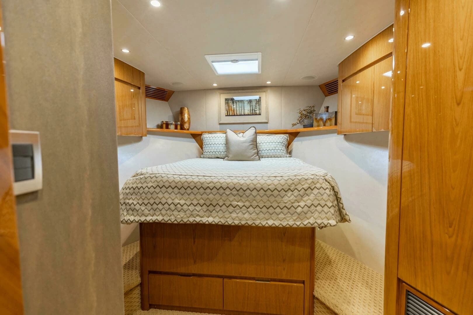 2013 Viking 76 Convertible - Image 33