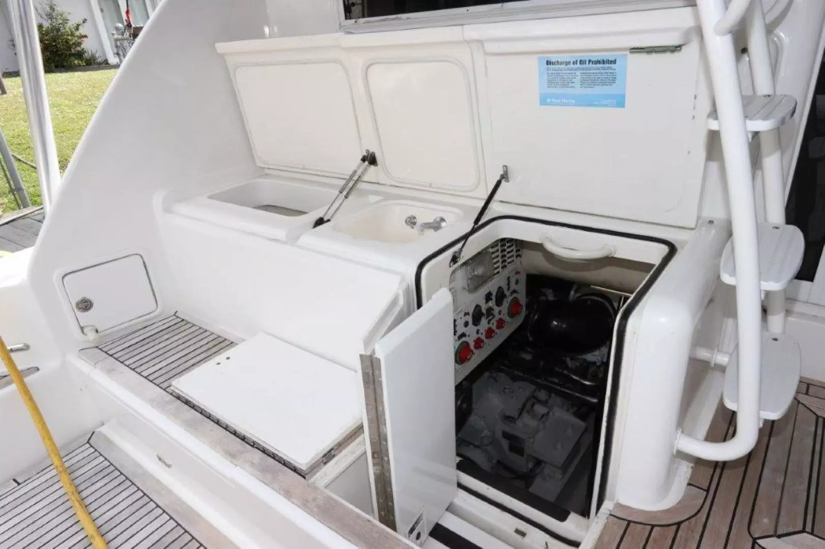 2004 Riviera Enclosed Flybridge - Image 37