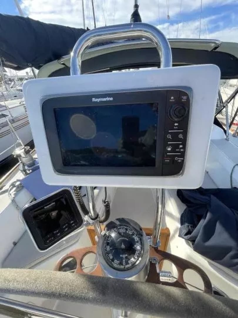 1990 Sabre 38 MK II - Image 7
