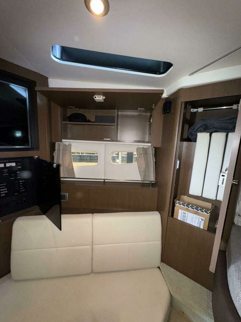2016 Sea Ray 350 Sundancer - Image 125