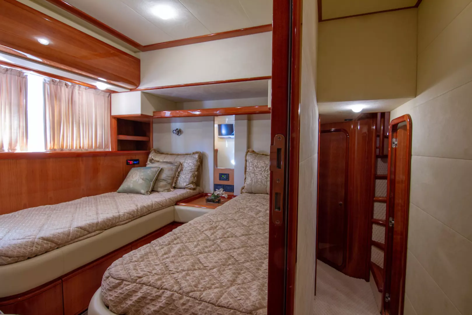2005 Ferretti Yachts 76 - Image 50
