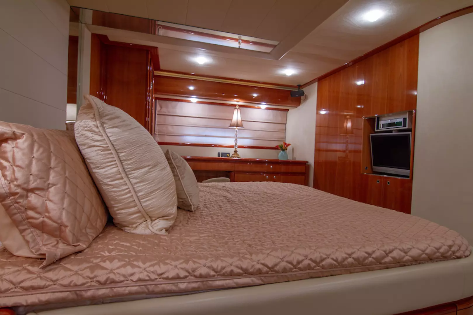 2005 Ferretti Yachts 76 - Image 41