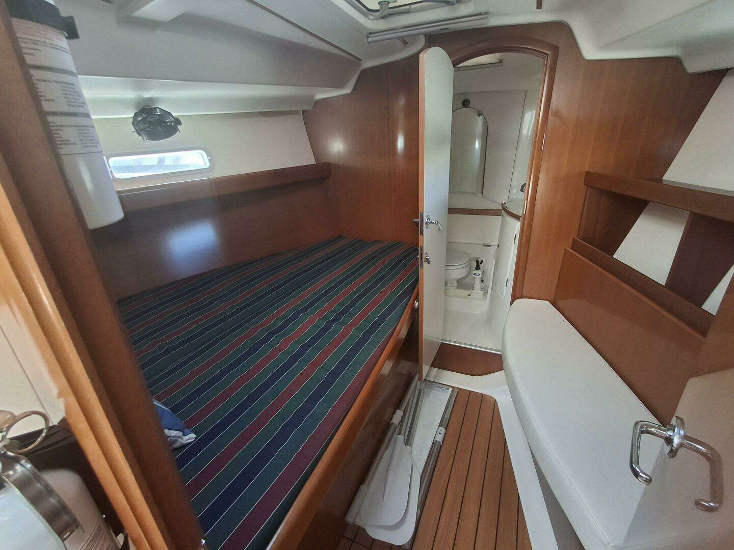 2006 Beneteau 393/403 - Image 13
