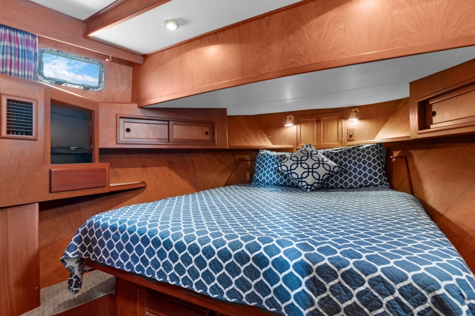 1999 Offshore Yachts 48 Pilothouse - Image 31
