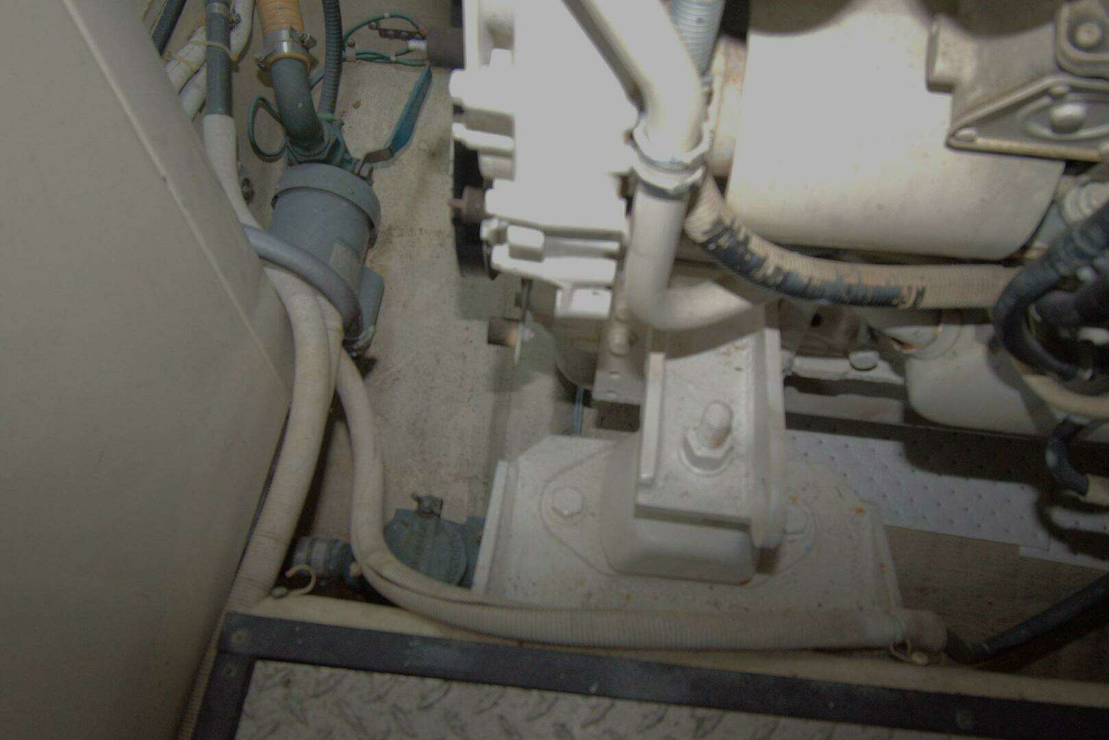 2005 Carver 444 Cockpit Motor Yacht - Image 47