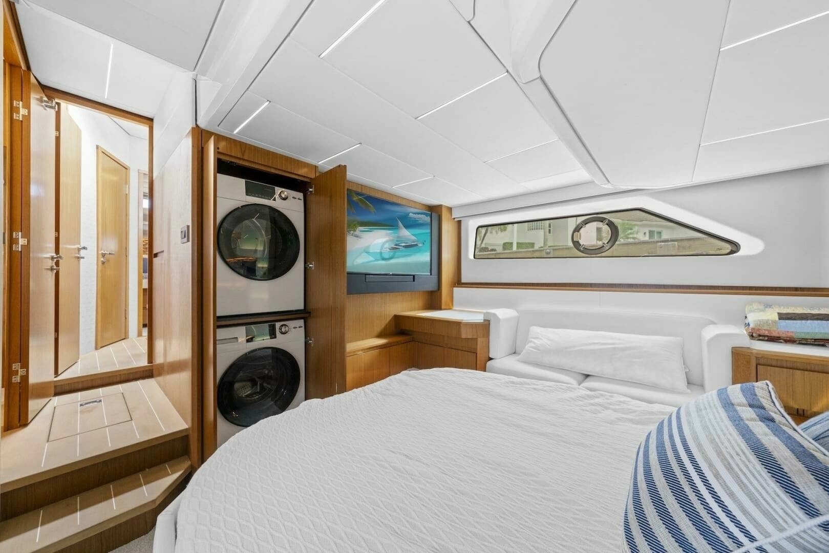 2023 Tiara Yachts EX 60 - Image 68