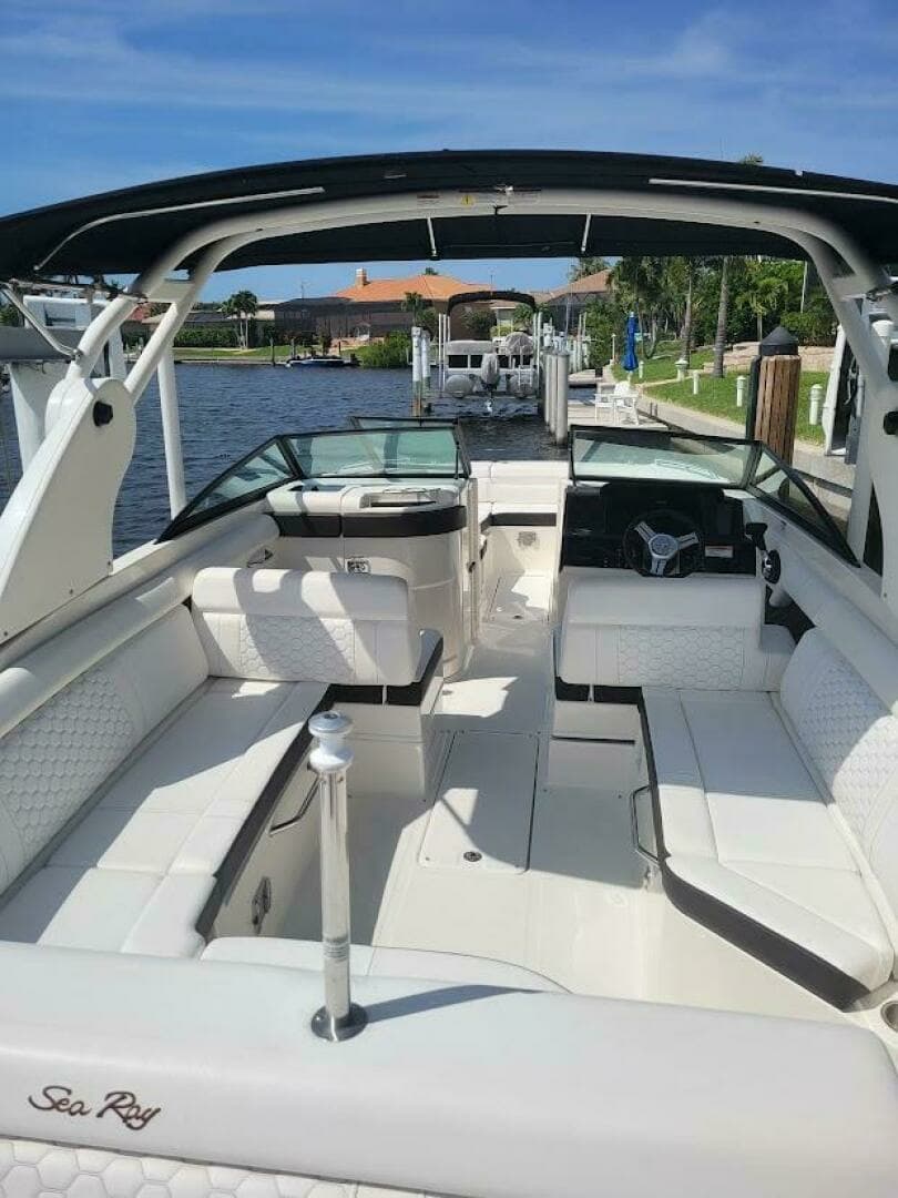 2019 Sea Ray SDX 270 Outboard - Image 5