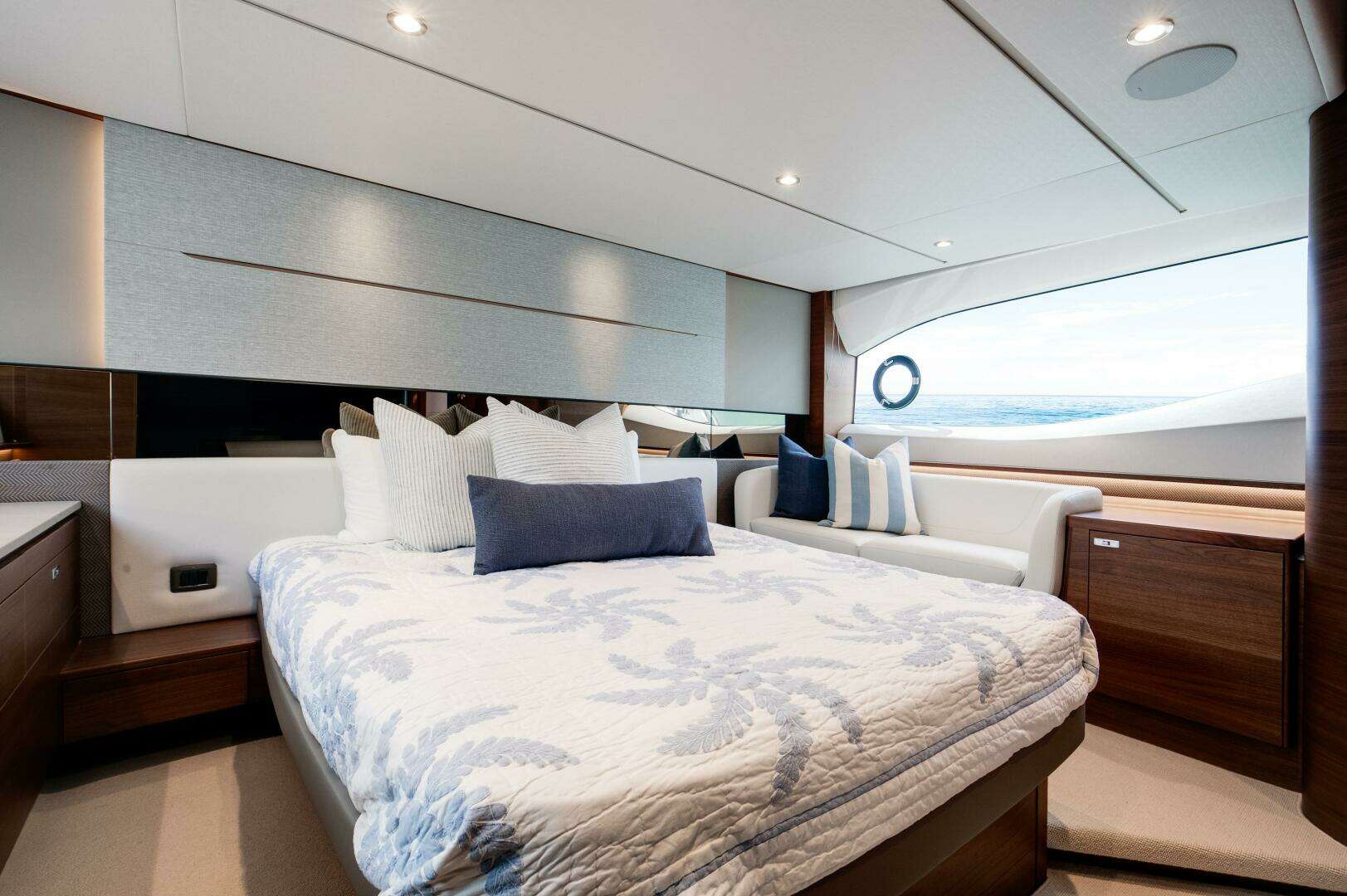 2025 Princess V55 - Image 9