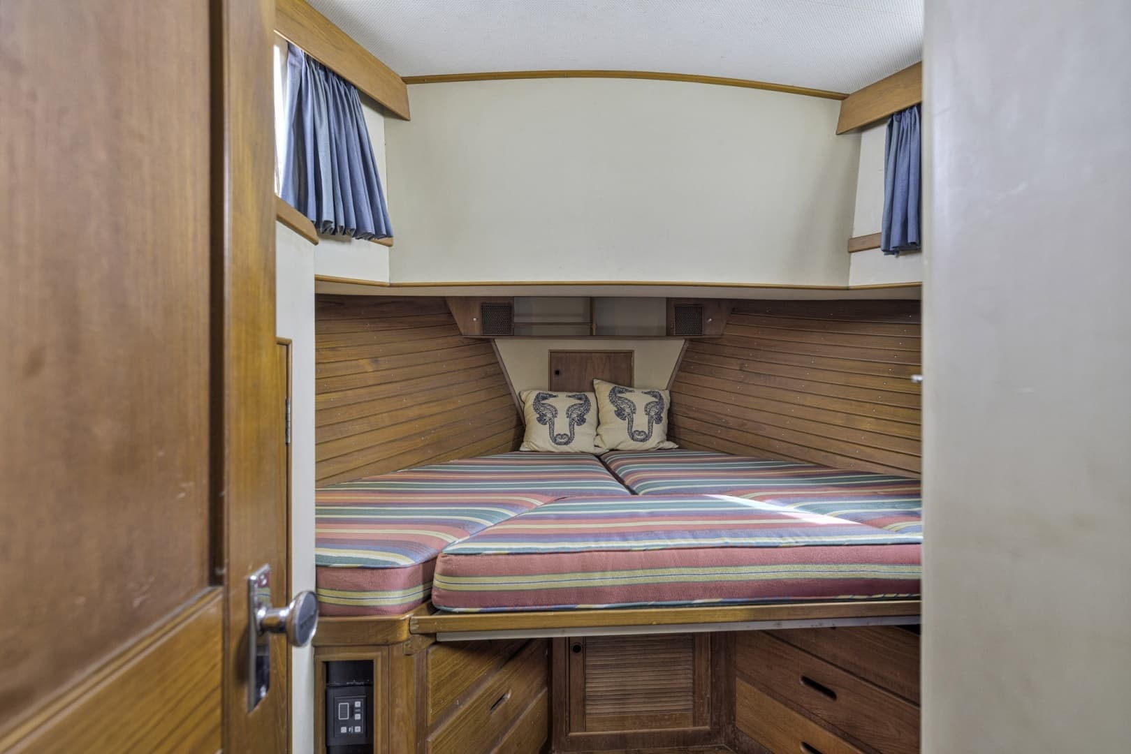 1983 Grand Banks 49 Classic - Image 31