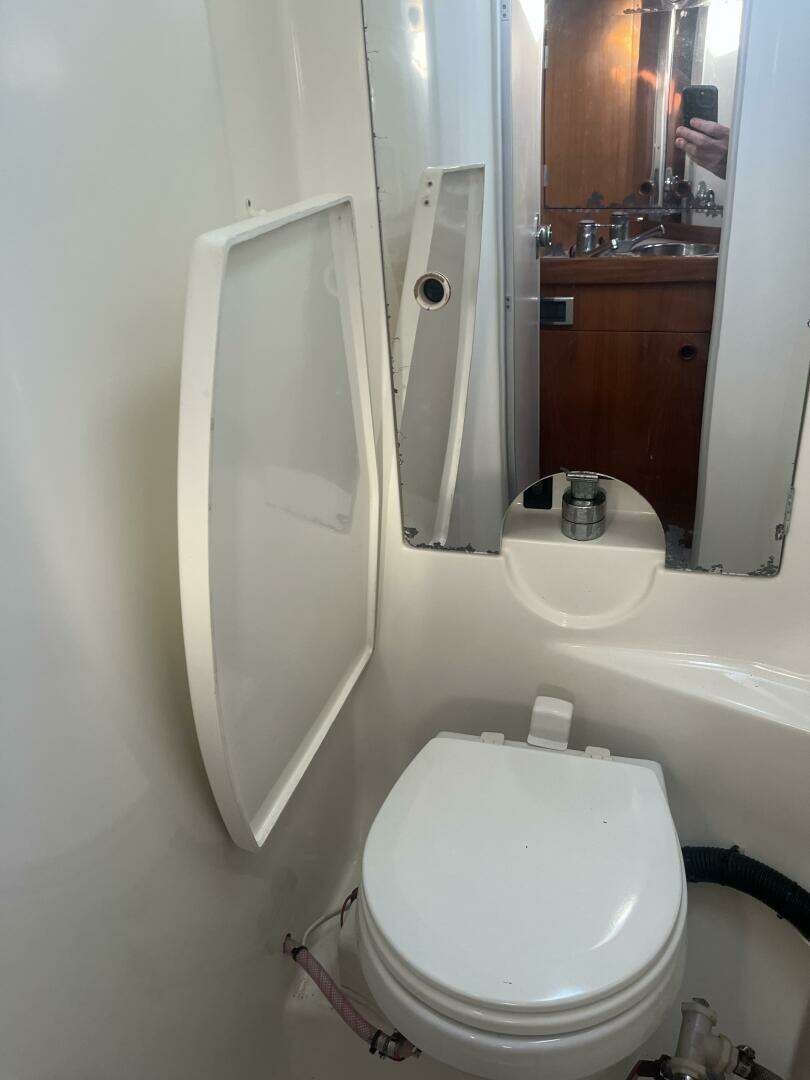 1990 Beneteau — - Image 38