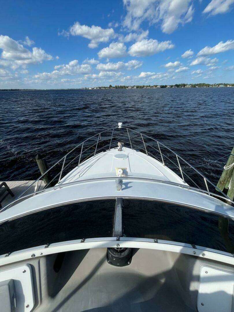 2000 Carver 396 Motor Yacht - Image 3