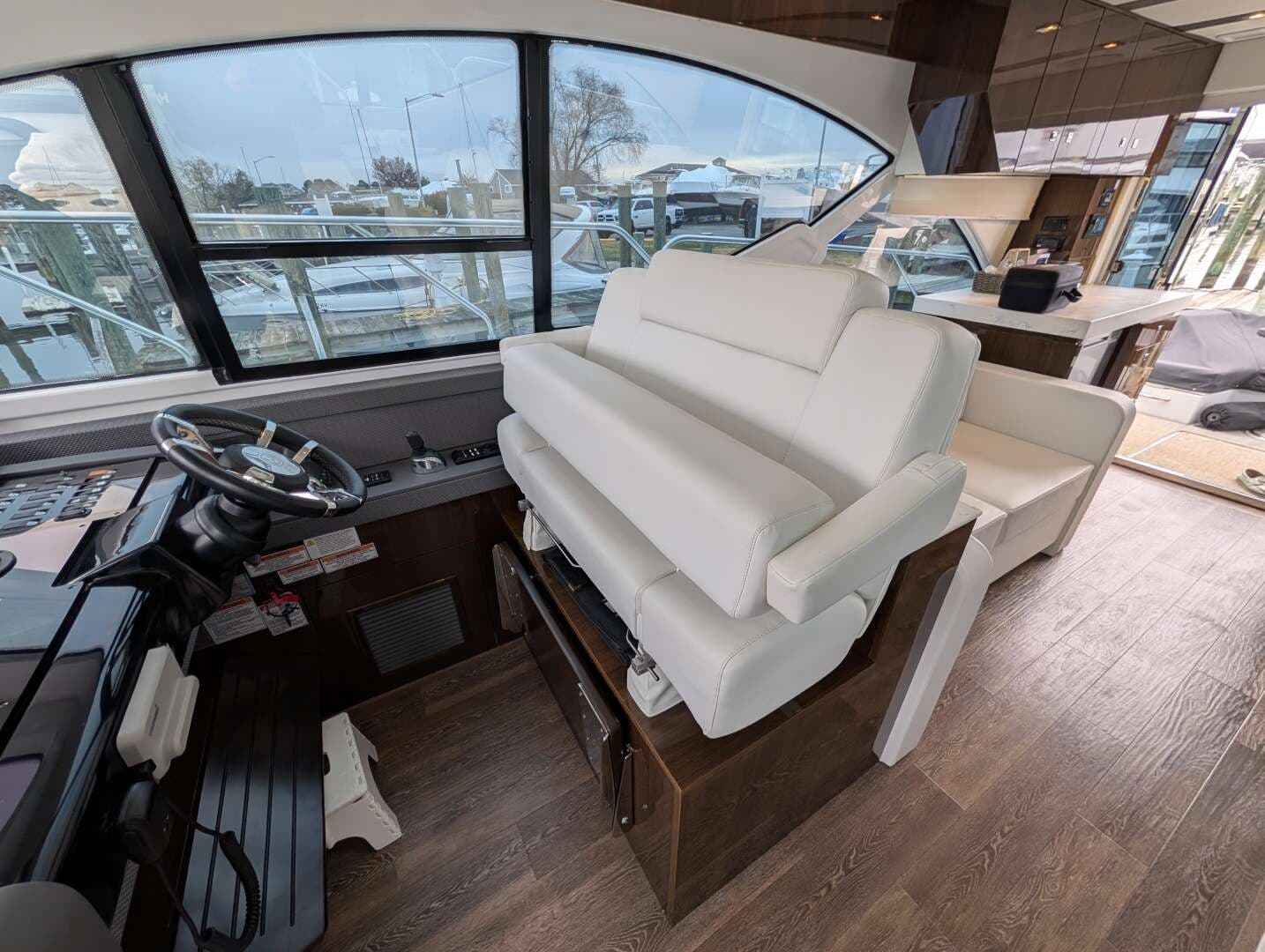 2022 Cruisers Yachts 54 Cantius - Image 22