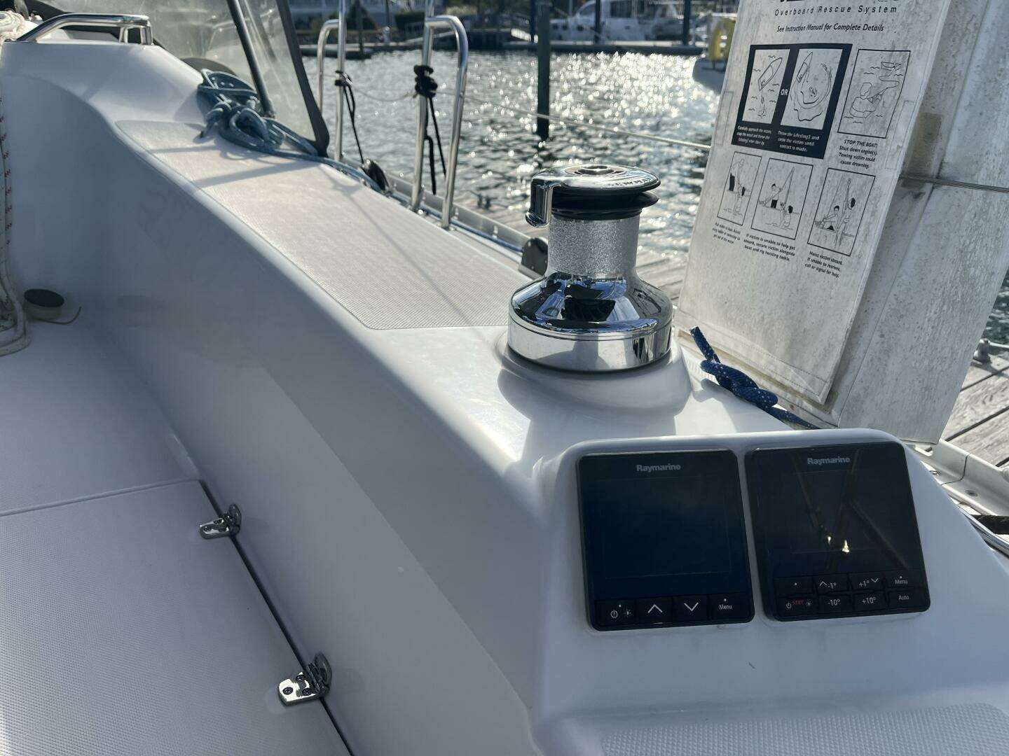 2017 Catalina 355 - Image 18
