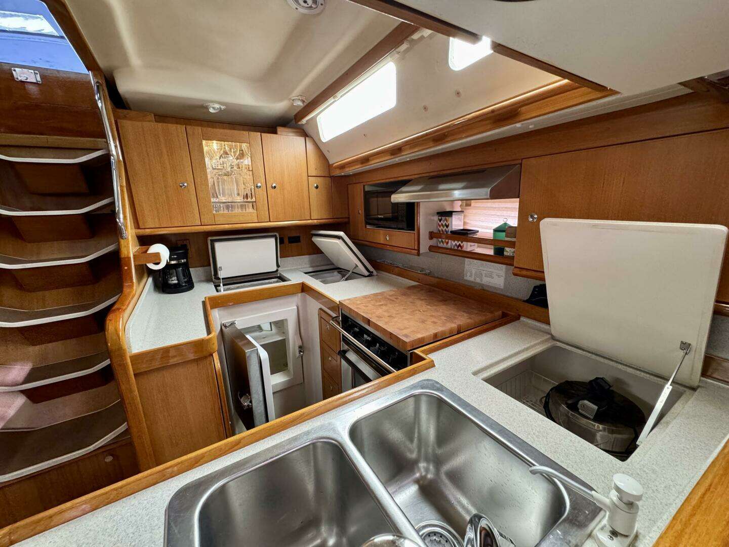 2005 Catalina 470 - Image 17
