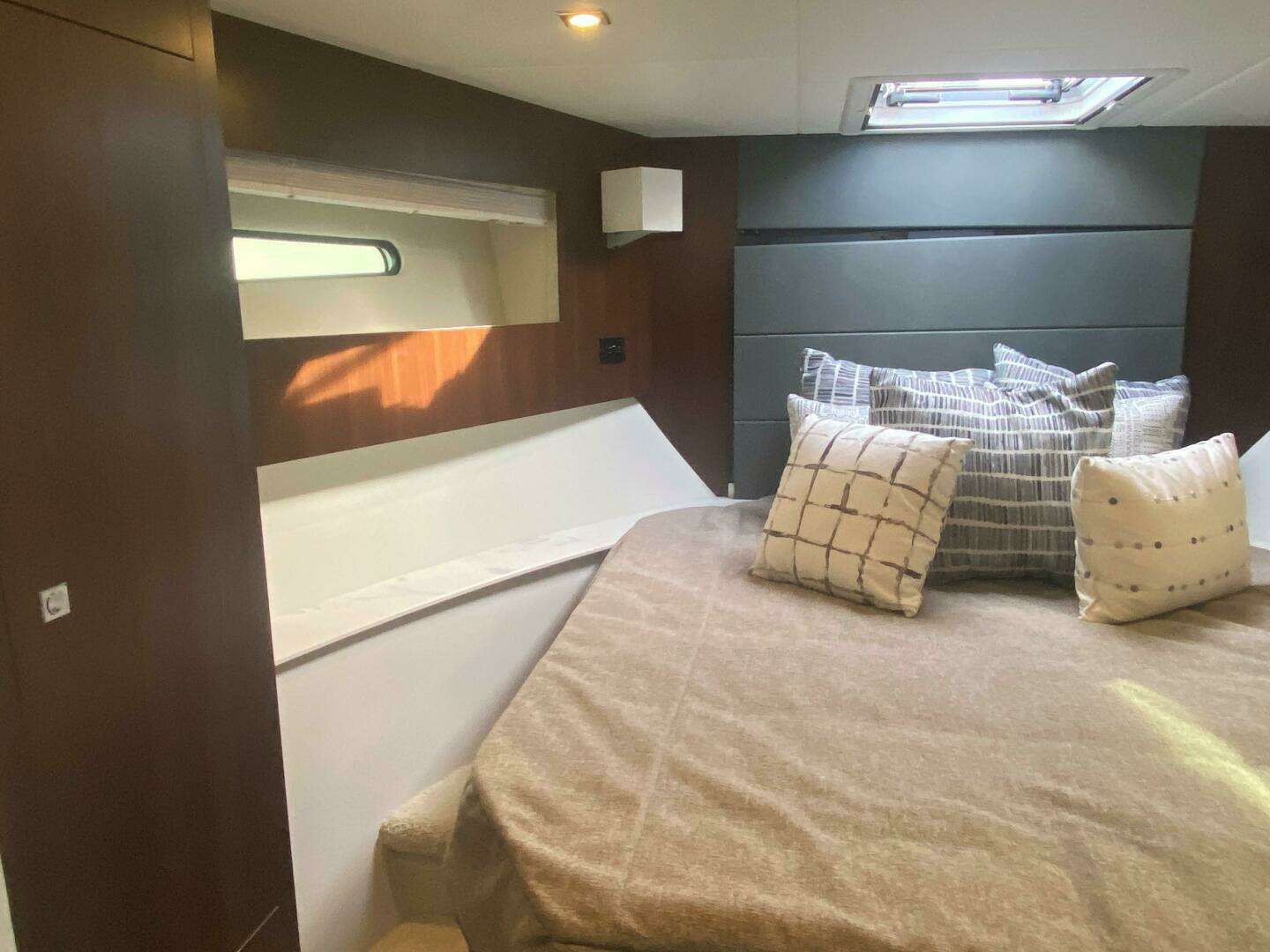2023 Cruisers 42 Cantius - Image 10
