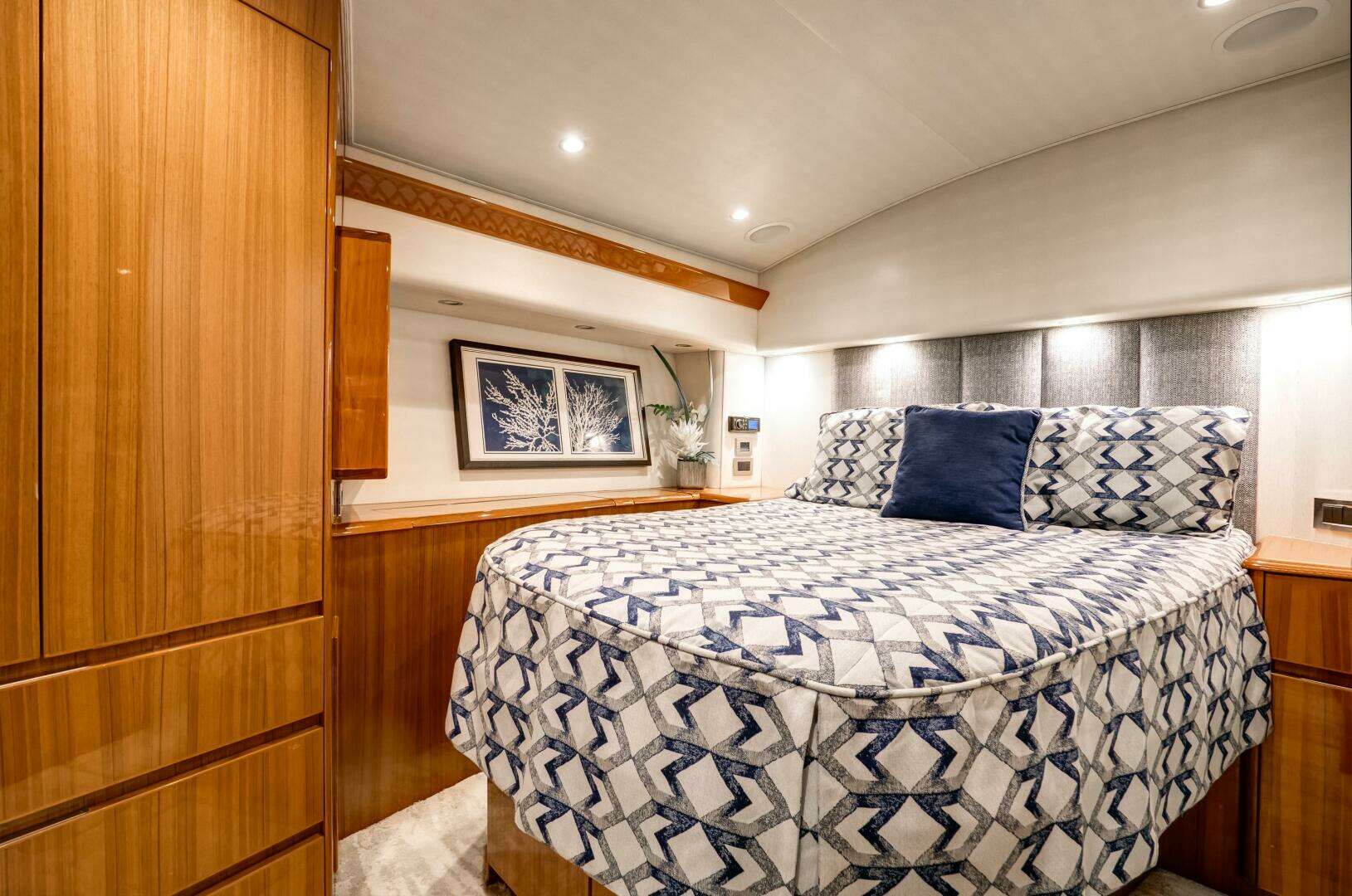2018 Viking 48 Convertible - Image 9