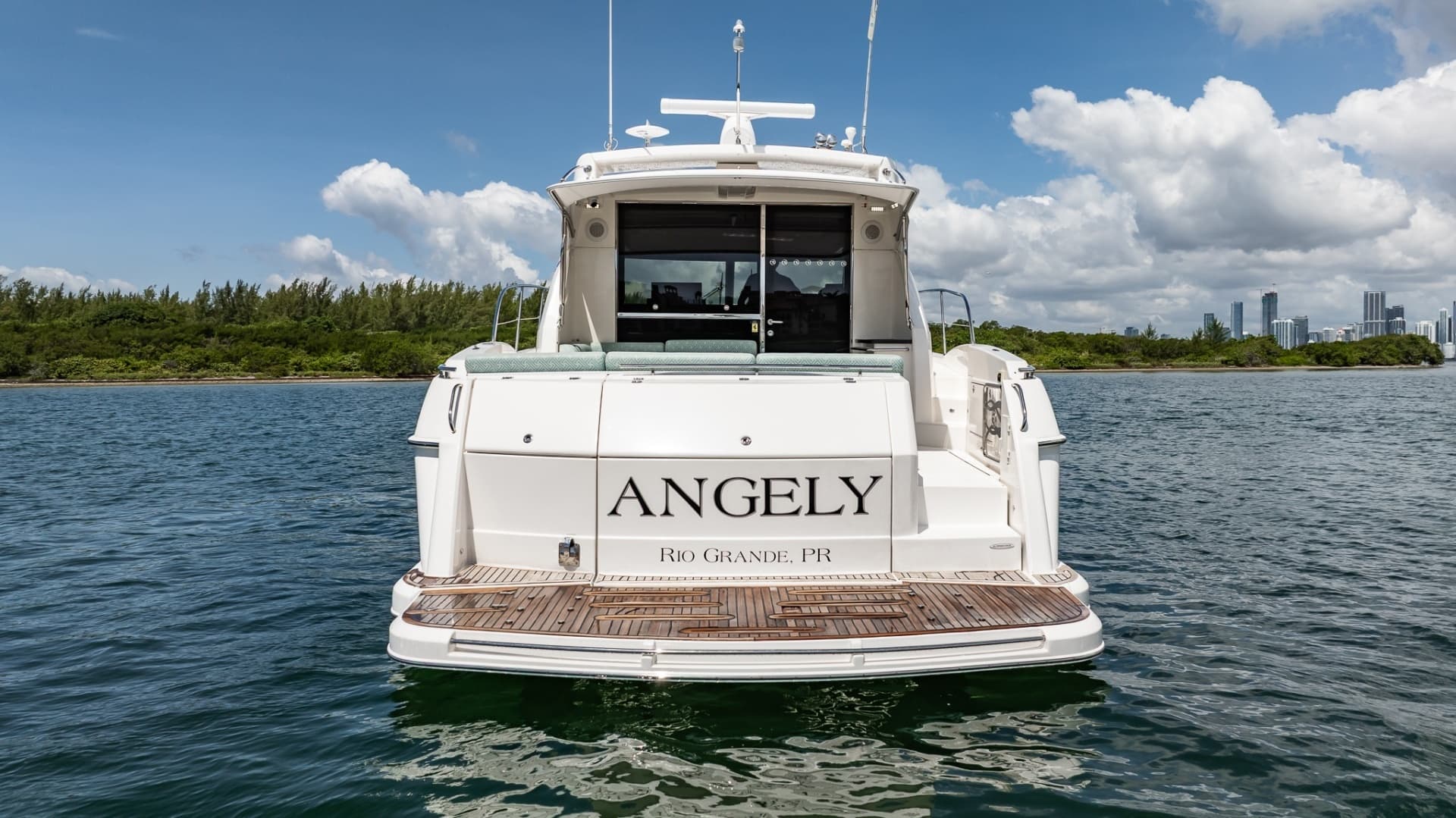 2016 Riviera 5000 Sport Yacht - Image 23