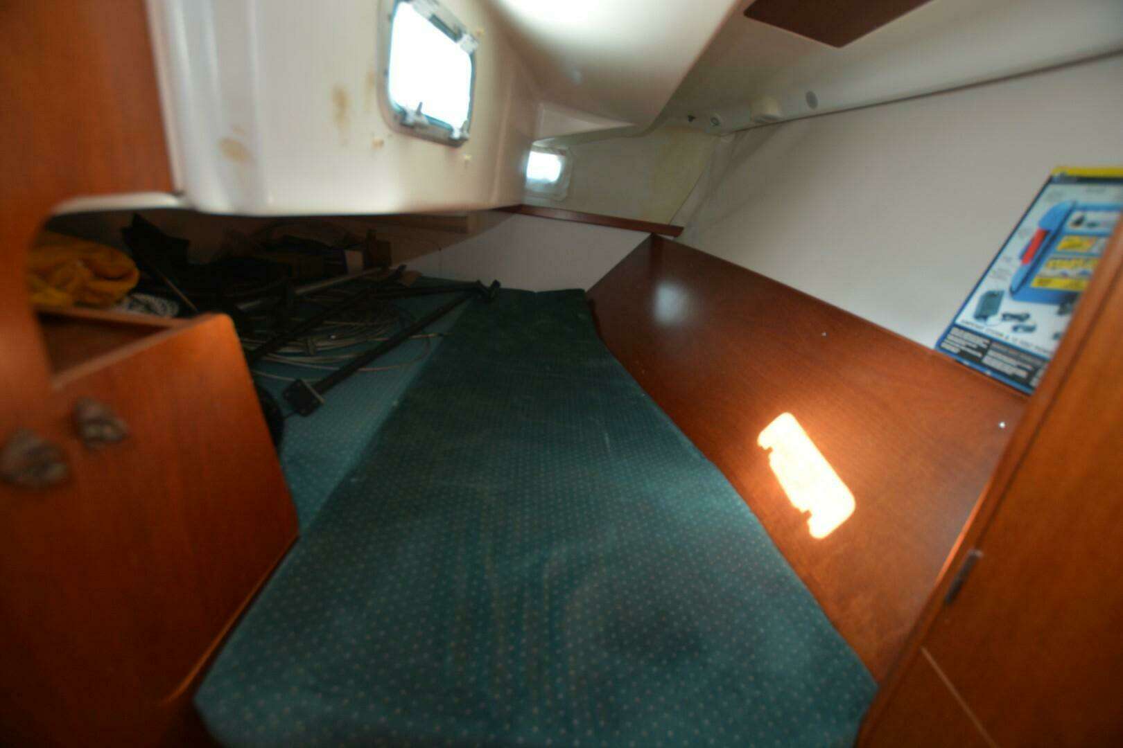 2000 Beneteau Oceanis 311 - Image 12