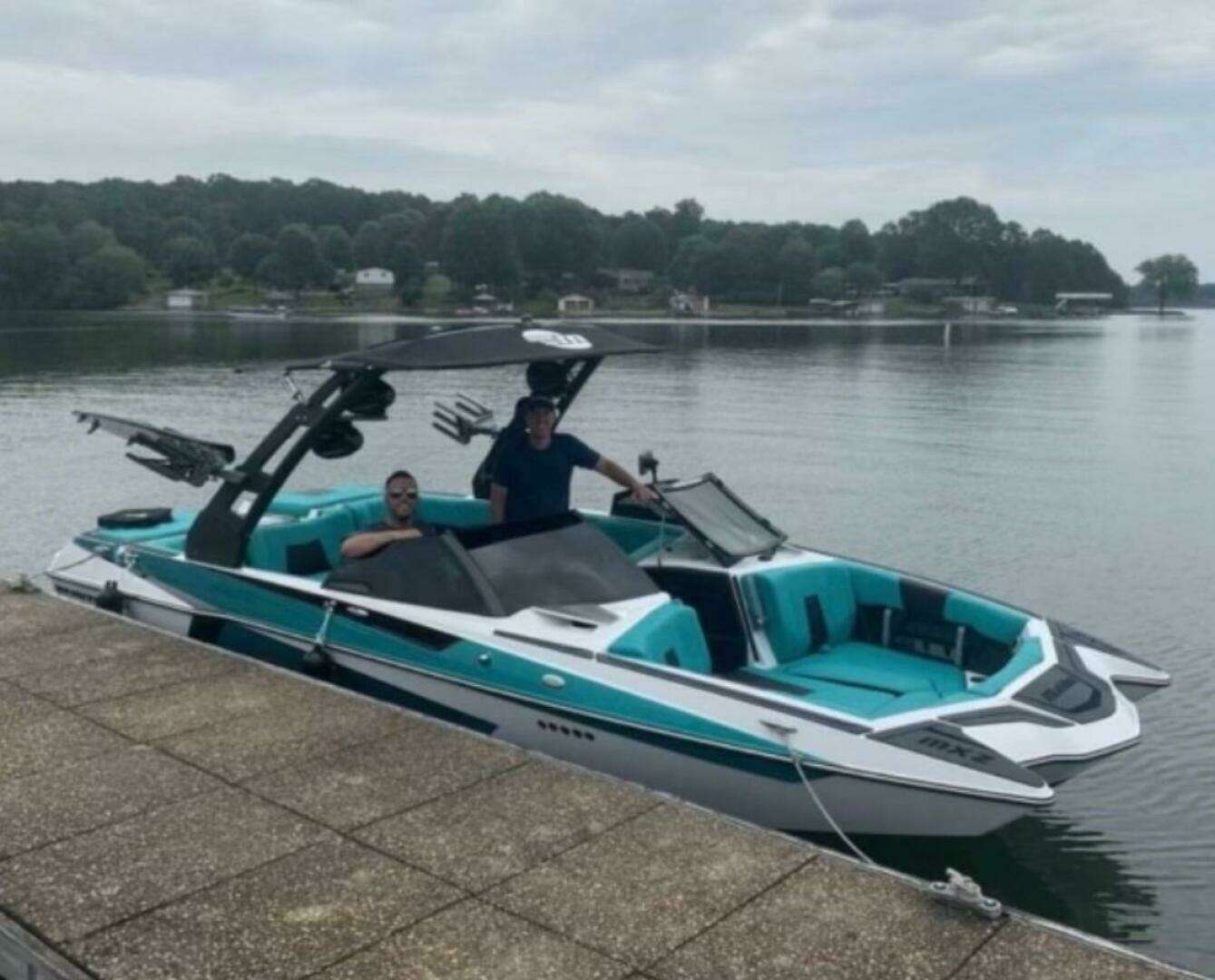 2020 Malibu 32 MXZ - Image 12