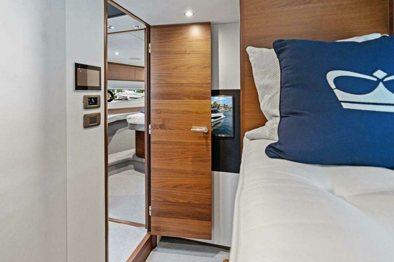 2021 Princess V55 - Image 40