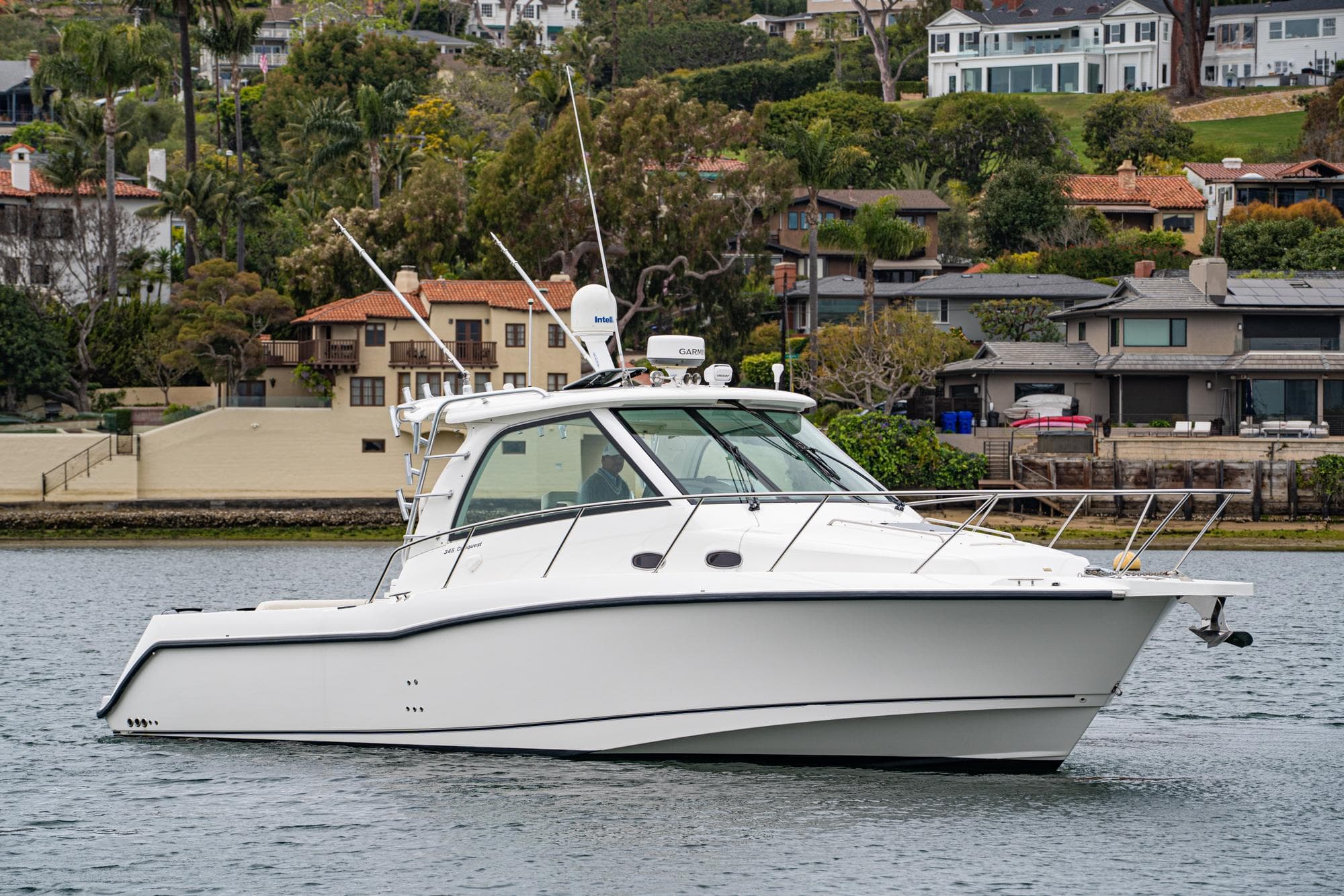 2009 Boston Whaler 345 Conquest