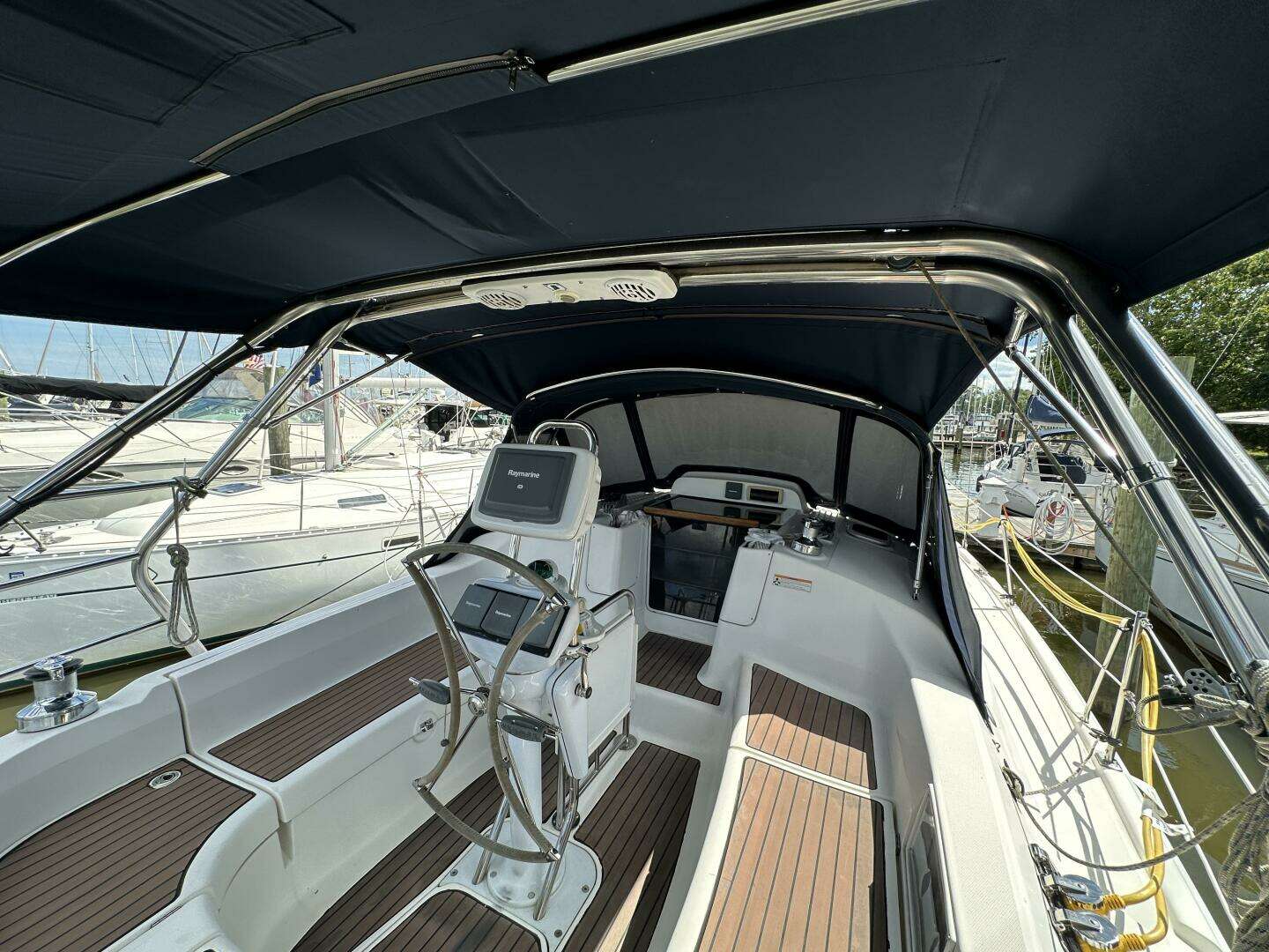 2006 Hunter 38 - Image 16