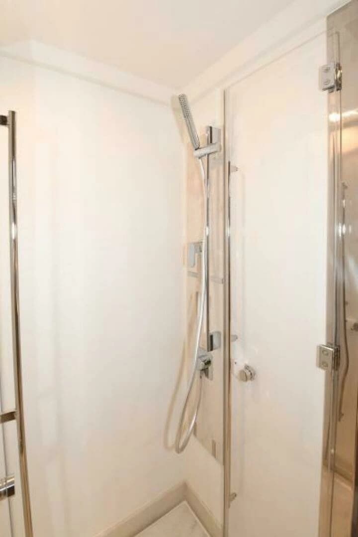2023 Prestige 520 Flybridge - Image 14