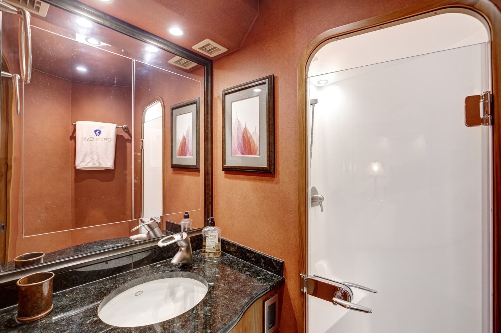 2010 Viking 82 Convertible - Image 25