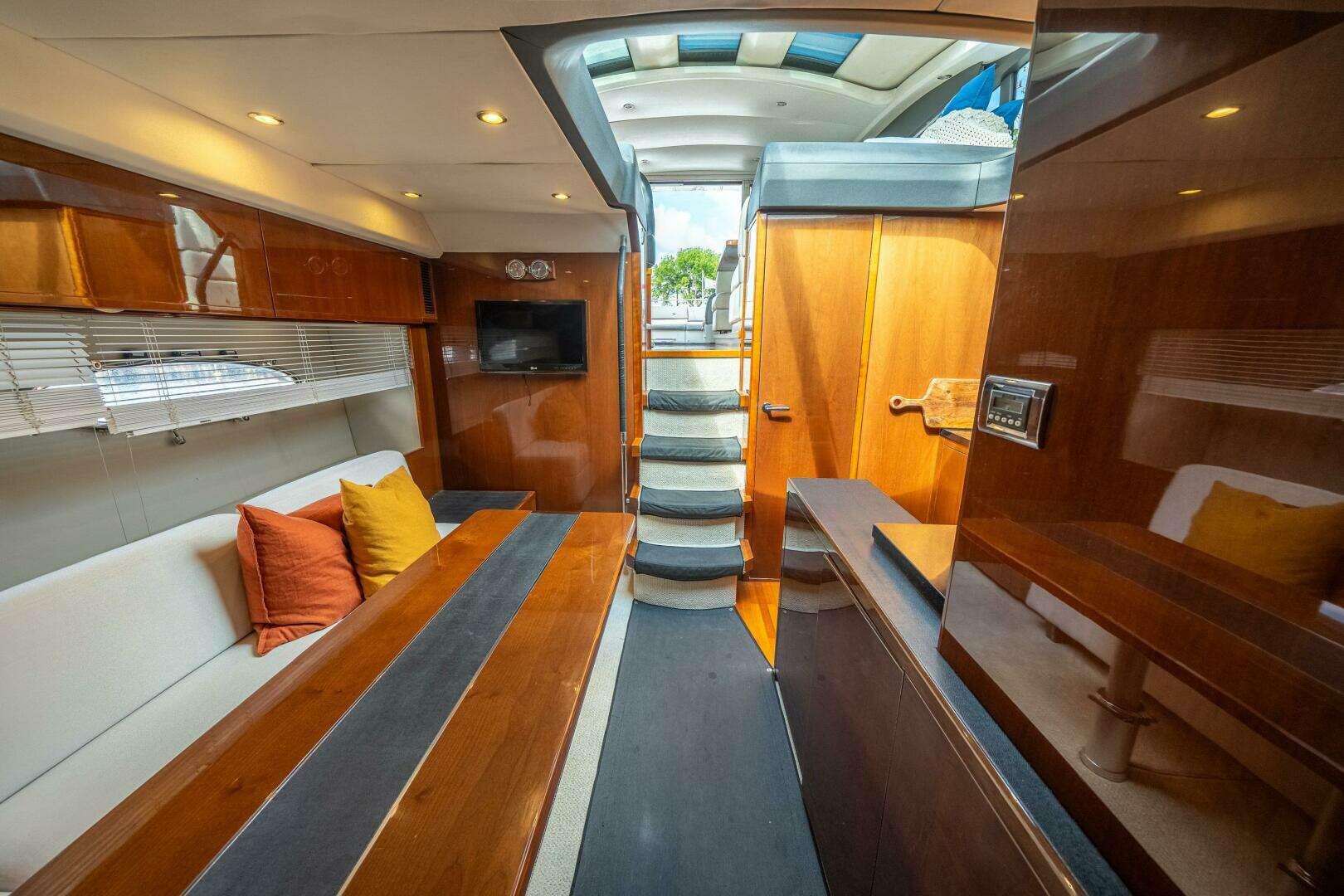 2012 Princess V52 - Image 18