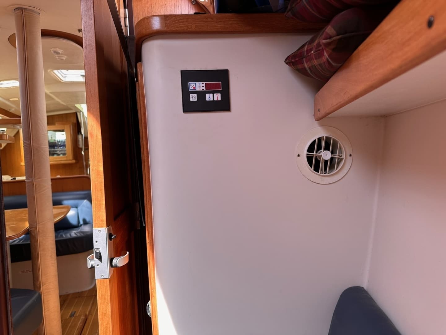 2002 Catalina 400 mkII - Image 38