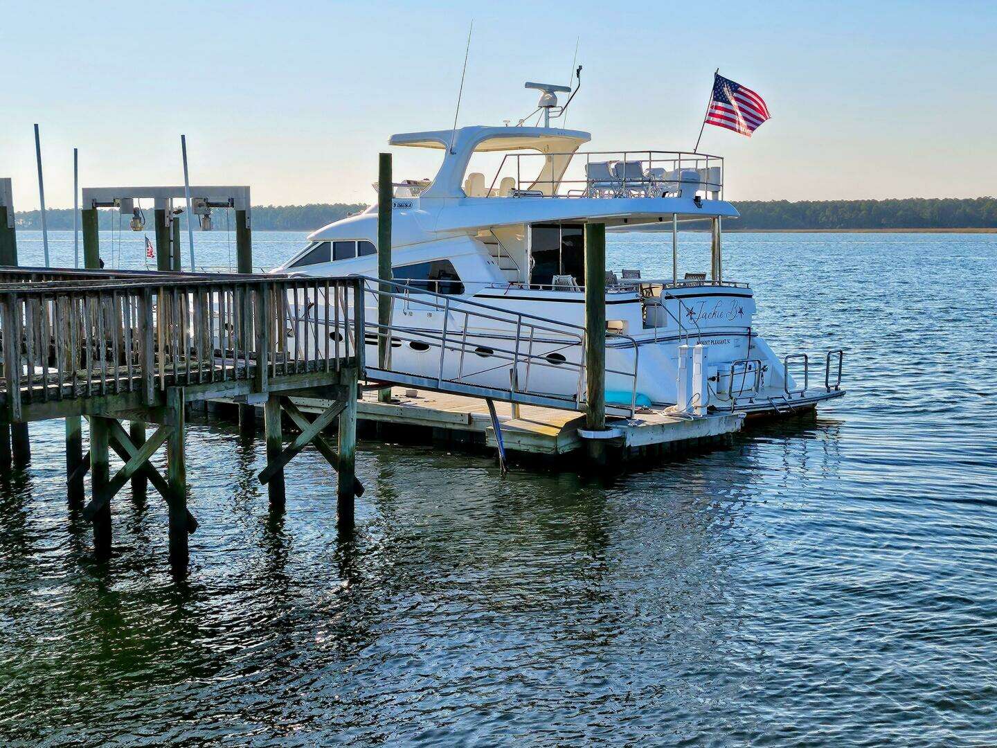 2003 Johnson Flybridge - Image 2
