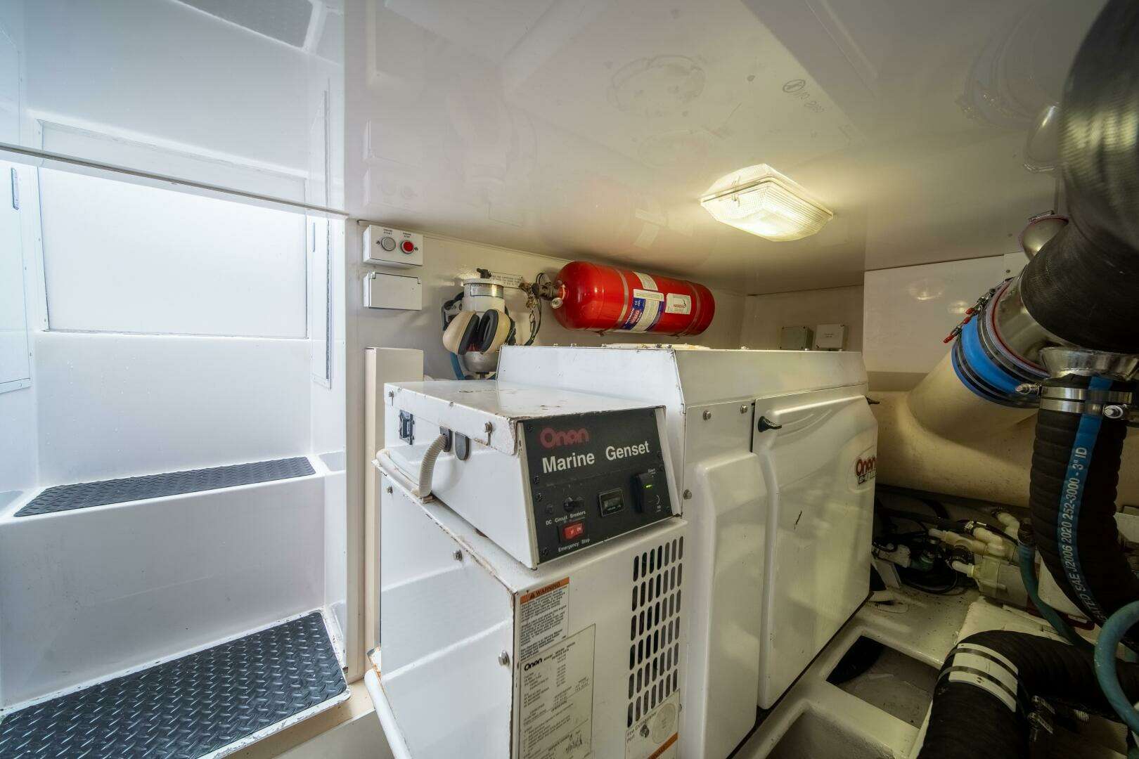 2006 Viking 52 Convertible - Image 39