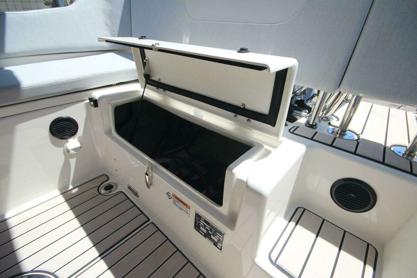2025 Zodiac Medline 6.8 NEO - Image 9