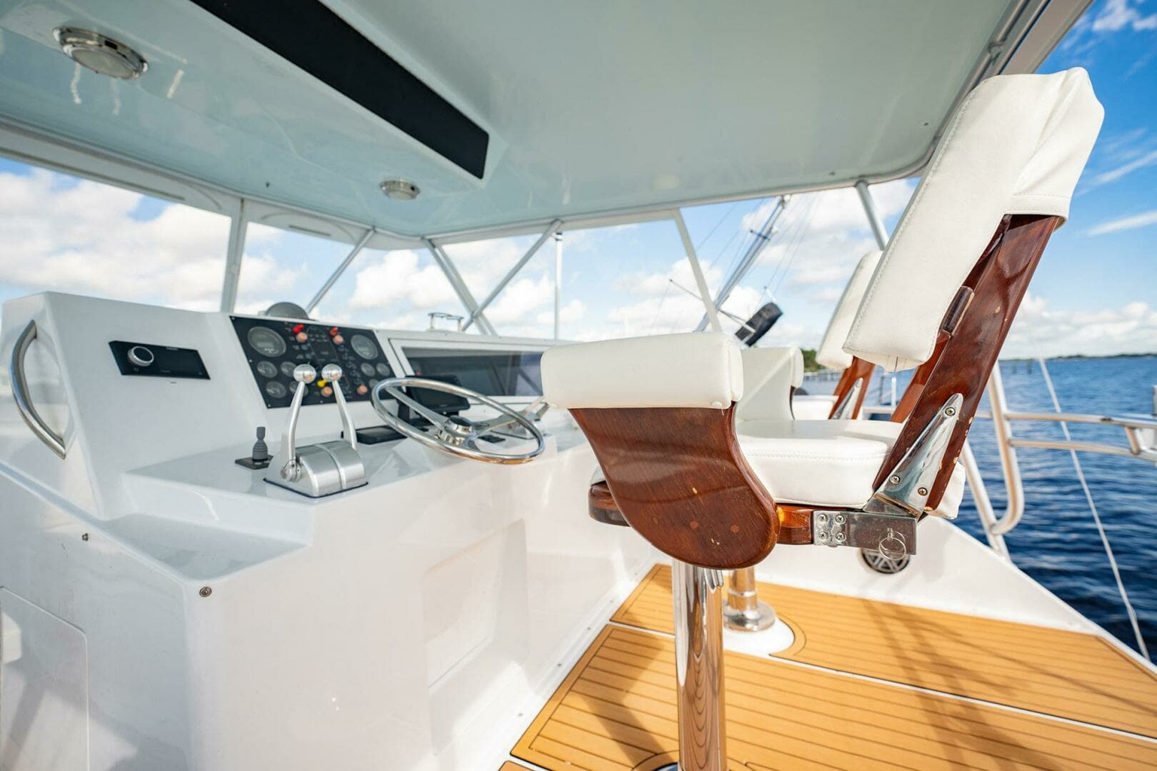 2000 Viking Conv Sport Fisher - Image 5