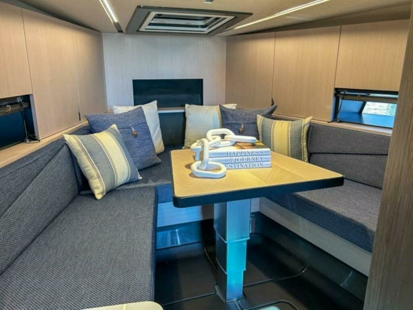 2023 Windy 40 Camira SX - Image 12